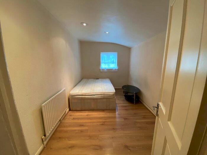 3 Bedroom Property To Rent In Grange Road, London E13
