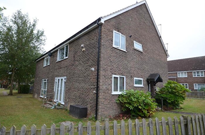 2 Bedroom Ground Maisonette For Sale In Pynchbek, Bishop's Stortford, Hertfordshire, CM23