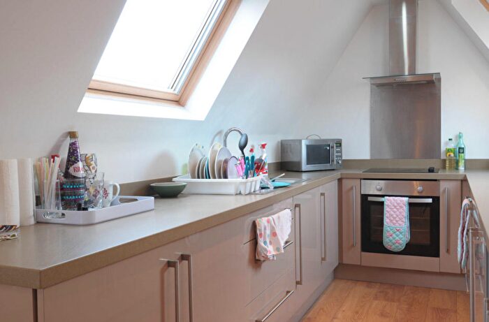 3 Bedroom Apartment To Rent In Hyde Terrace, Leeds, West Yorkshire, LS2