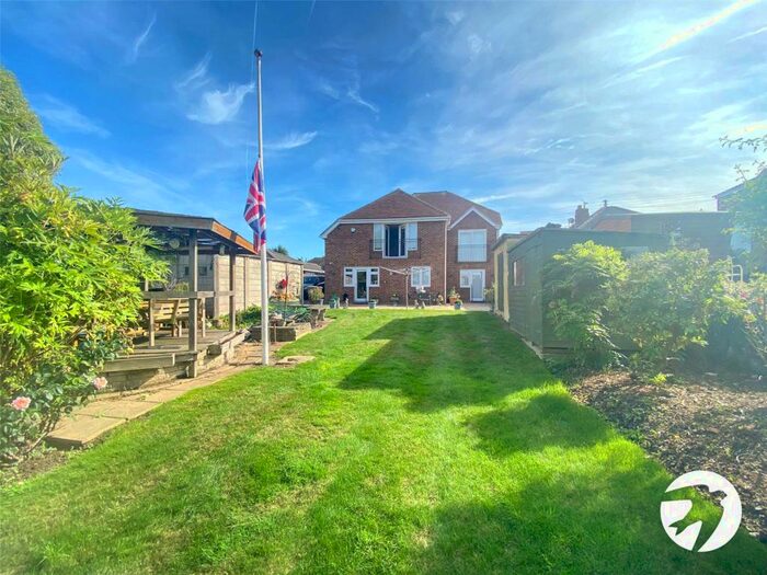 4 Bedroom Bungalow To Rent In Walmers Avenue, Higham, Rochester, Kent, ME3