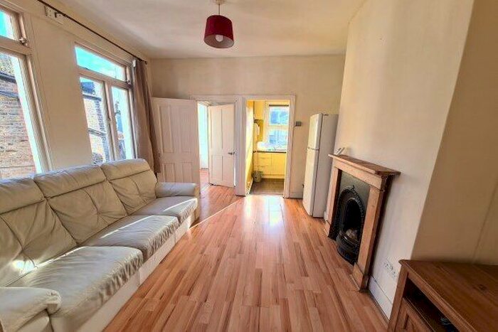 3 Bedroom Flat To Rent In Caulfield Road, London, E6