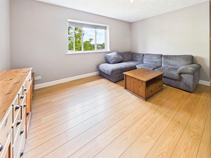 1 Bedroom Flat To Rent In Varsity Drive, Twickenham, TW1