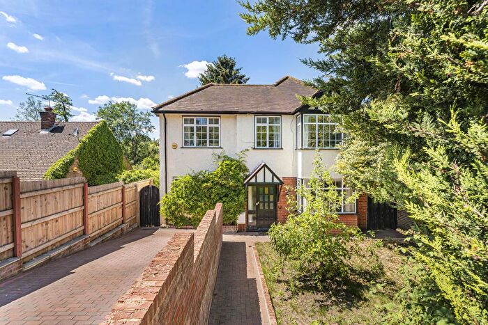 4 Bedroom Detached House For Sale In Great North Road, Welwyn Garden City, Hertfordshire, AL8