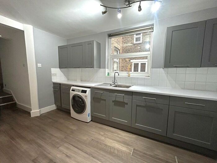 2 Bedroom Apartment To Rent In Grosvenor Road, Wanstead, London, E11