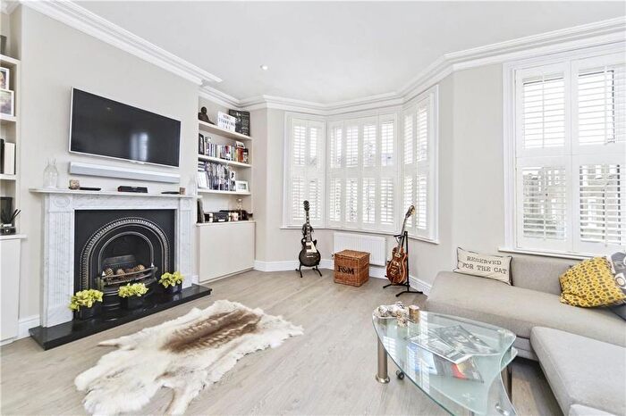 3 Bedroom Flat To Rent In Mablethorpe Road, Bishops Park, SW6