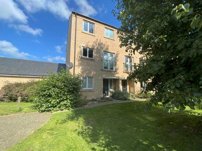 3 Bedroom Town House To Rent In Skipper Way, Little Paxton, PE19