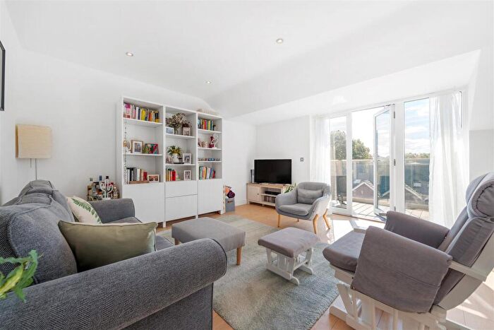 2 Bedroom Flat For Sale In Campion House, Dunstan Grove, Penge, London, SE20