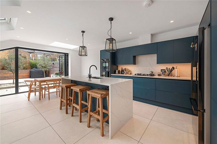 4 Bedroom Terraced House For Sale In Hargwyne Street, London, SW9