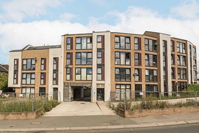 2 Bedroom Flat To Rent In High Mount, Station Road, London, NW4