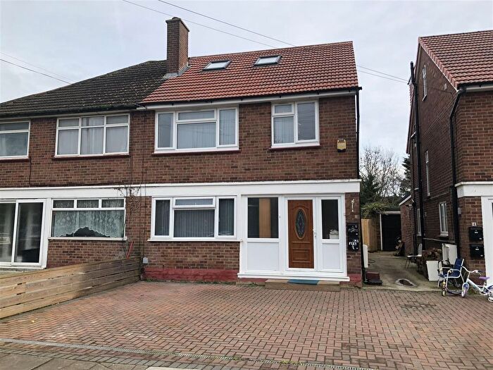 3 Bedroom Flat To Rent In Forris Avenue, Hayes, UB3