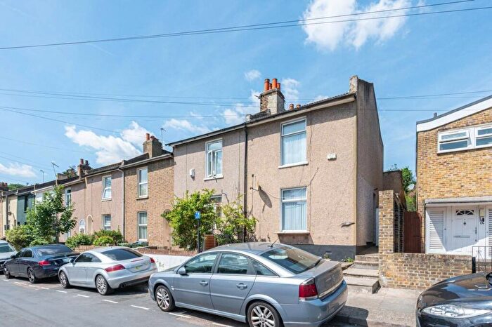 2 Bedroom End Of Terrace House For Sale In Congleton Grove, Woolwich, SE18