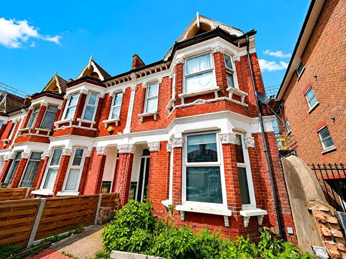 6 Bedroom End Of Terrace House For Sale In Limes Grove, London, SE13