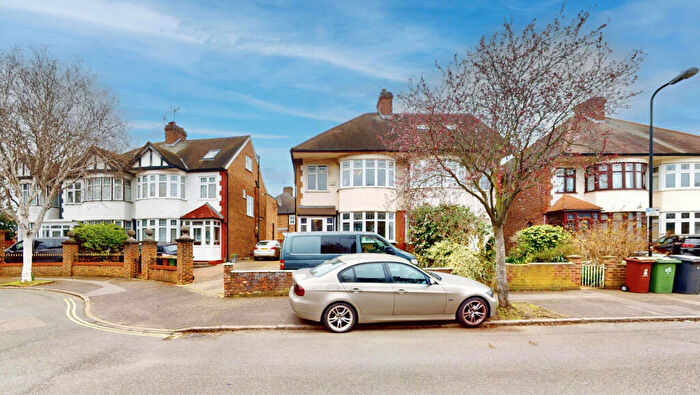 4 Bedroom Property For Sale In Foresters Drive, London, E17