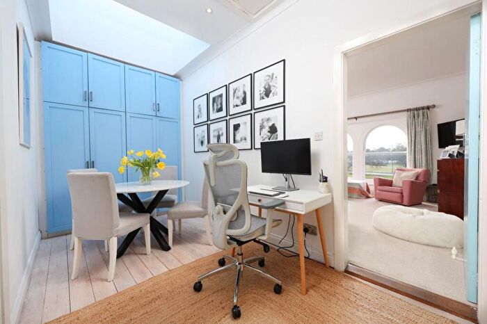 2 Bedroom Flat For Sale In Westbury Park, Bristol, BS6