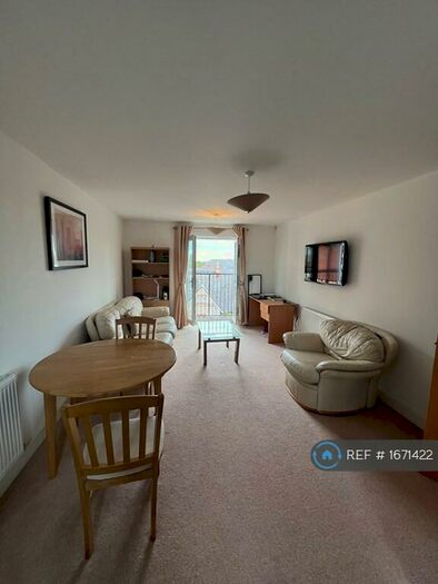 2 Bedroom Flat To Rent In Strouds Close, Swindon, SN3