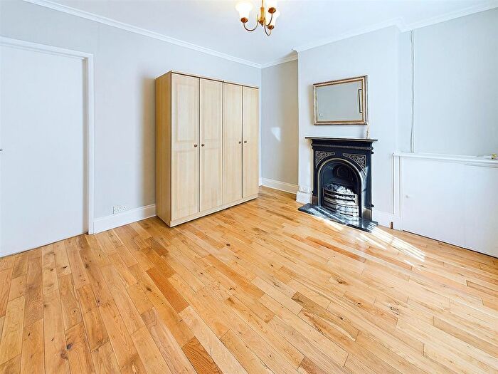 3 Bedroom End Of Terrace House To Rent In Staten Gardens, Twickenham, TW1