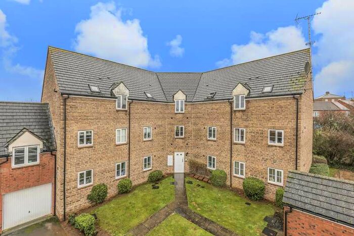 2 Bedroom Apartment To Rent In Hanwell Fields, Banbury, OX16