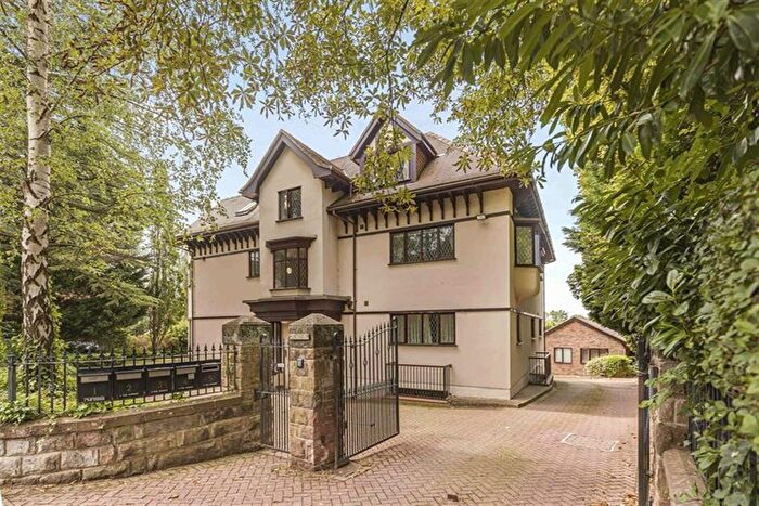 3 Bedroom Flat For Sale In The Avenue, Hale, Altrincham, WA15