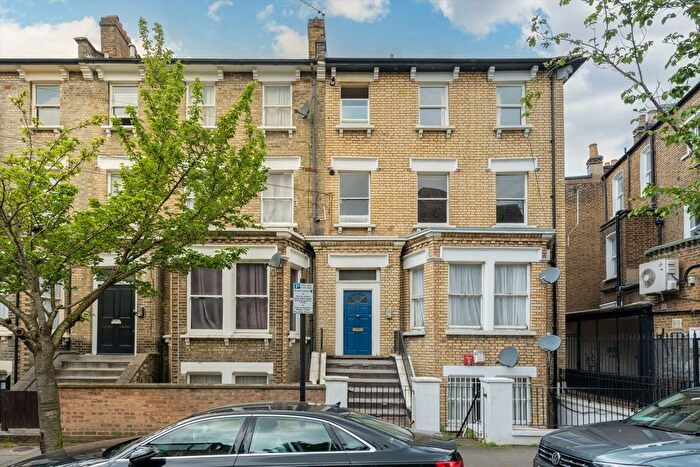 2 Bedroom Flat To Rent In Godolphin Road, Shepherds Bush, W12