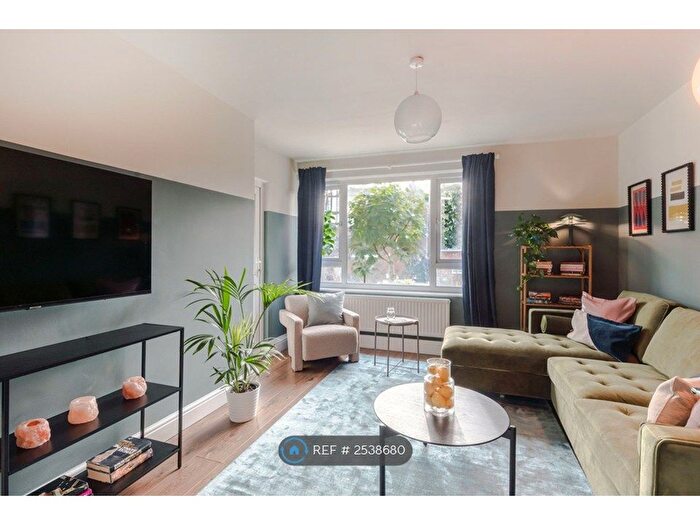 2 Bedroom Flat To Rent In Highbury Quadrant, London, N5