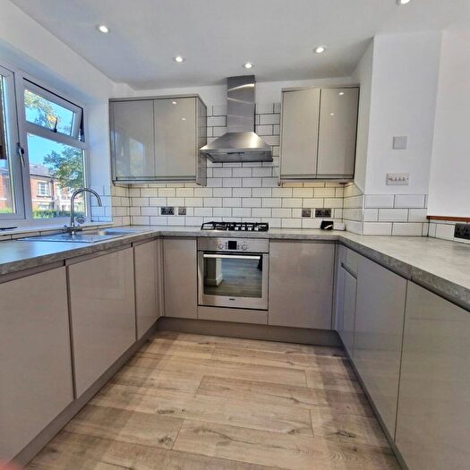 2 Bedroom Flat To Rent In Osborne Road, Windsor, Berkshire, SL4