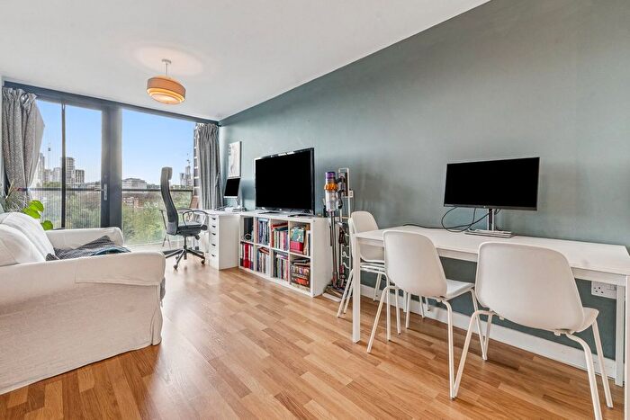 1 Bedroom Flat For Sale In Bloemfontein Road, Shepherd's Bush, London, W12
