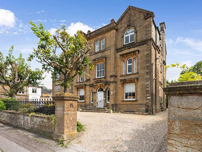 2 Bedroom Flat For Sale In Saffron Court The Avenue Sherborne, DT9