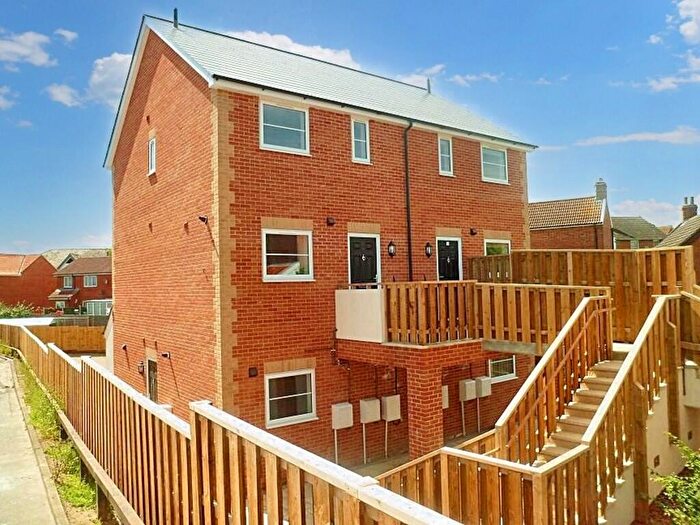 2 Bedroom Maisonette For Sale In Flat Bridgehouse, IP16