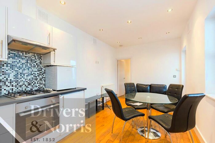2 Bedroom Apartment To Rent In Chapel Market, Islington, London, N1