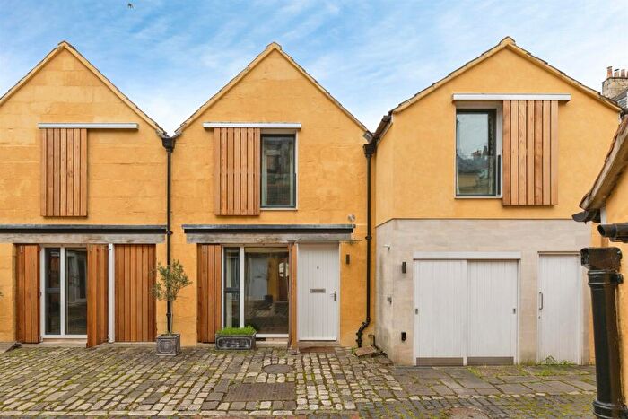 3 Bedroom Mews For Sale In Rivers Street Mews, Bath, BA1