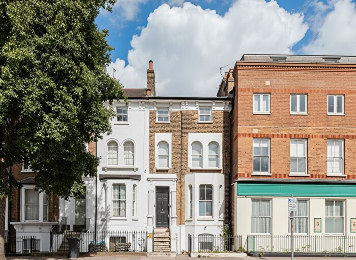 3 Bedroom Duplex For Sale In Grove Road, London, E3