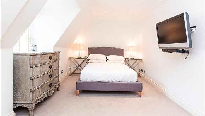 1 Bedroom Flat To Rent In Grosvenor Hill, Mayfair, London, W1K