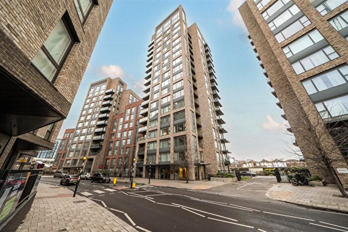 3 Bedroom Flat To Rent In Rainier Apartments, Cherry Orchard Road, Croydon, CR0