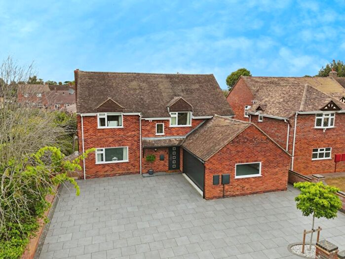 4 Bedroom Detached House For Sale In Queens Close, Leamington Spa, Warwickshire, CV33