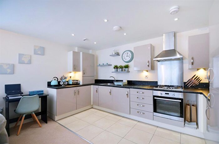 1 Bedroom Flat For Sale In Rokesby Road, Slough, SL2