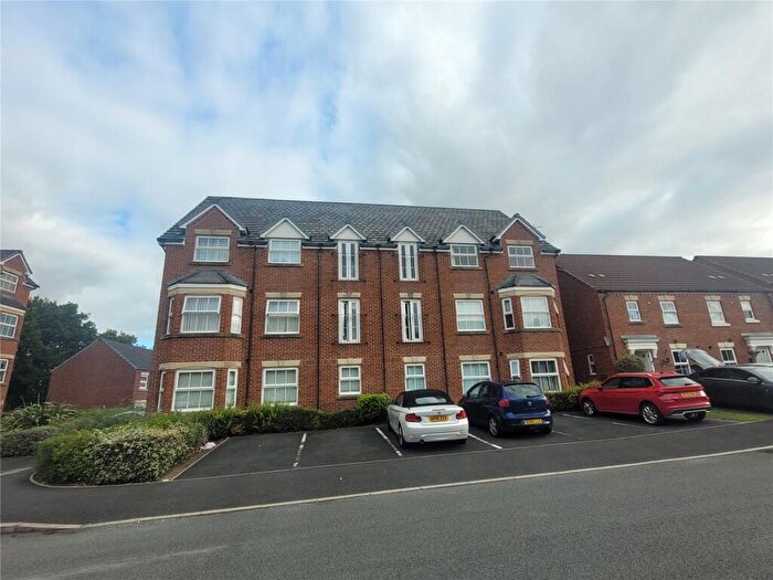 2 Bedroom Flat For Sale In Quins Croft, Leyland, Lancashire, PR25