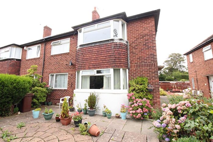 2 Bedroom Flat For Sale In Manston Gardens, Leeds, LS15