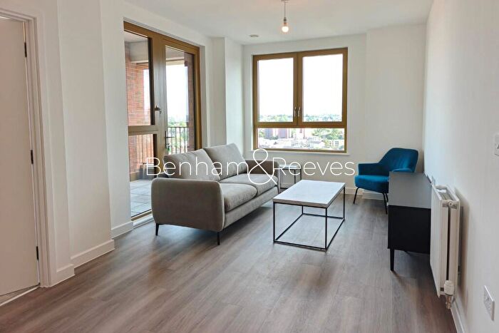 2 Bedroom Flat To Rent In Bermondsey Heights, London, SE15