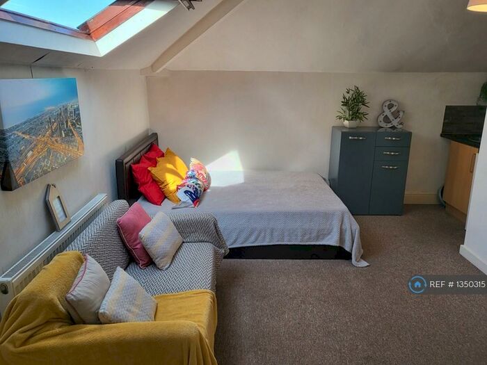 Studio To Rent In Comberton Rd, Kidderminster, DY10