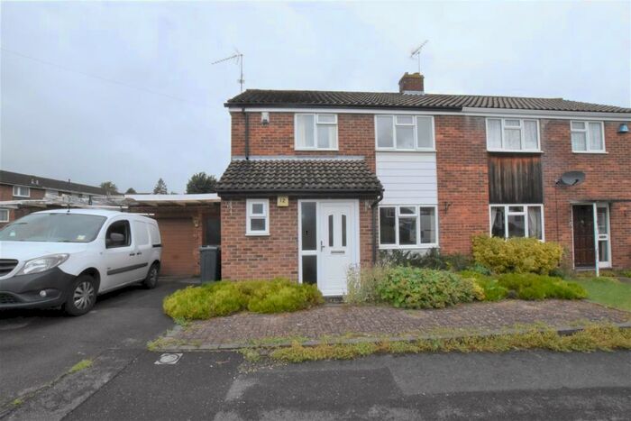 3 Bedroom Semi-Detached House To Rent In Newbery Close, Tilehurst, RG31