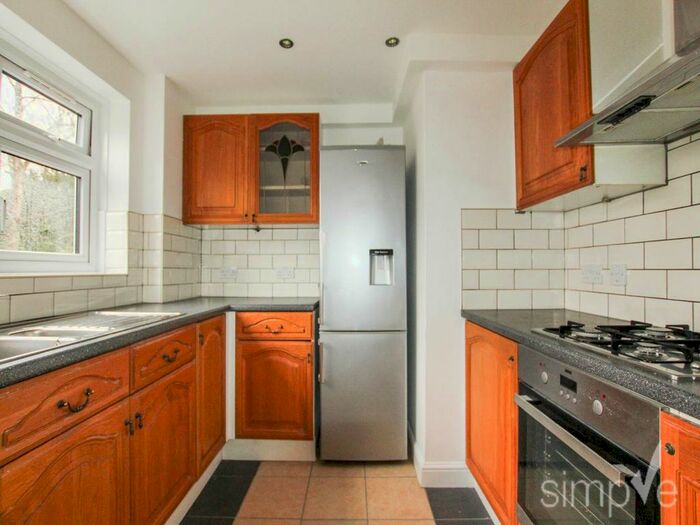 3 Bedroom Flat To Rent In Cookham Court, Plantation Road, Amersham, HP6