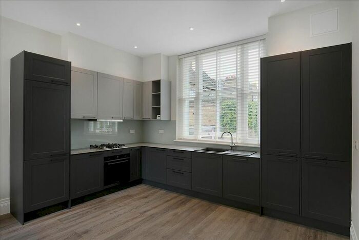 2 Bedroom Flat To Rent In Hesketh Place, London, W11