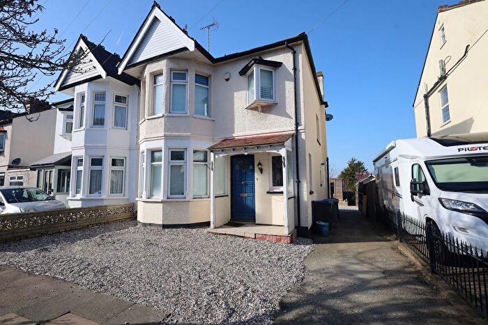 4 Bedroom Semi-Detached House For Sale In Edith Road, Southend-On-Sea, SS2