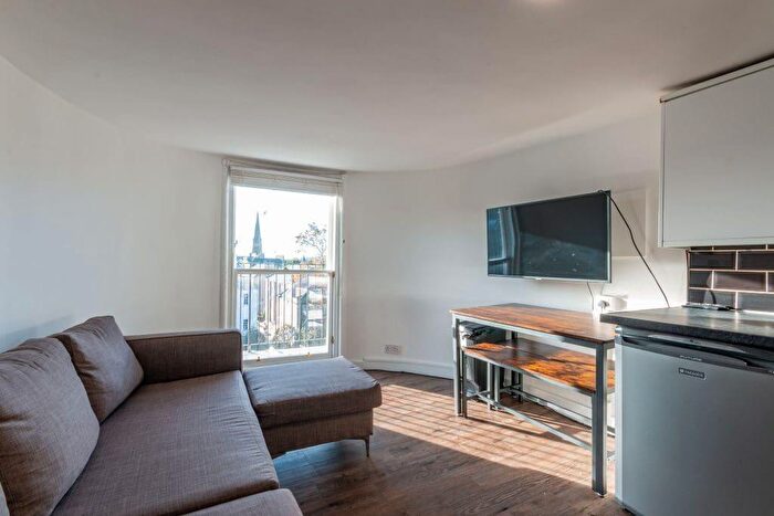 4 Bedroom Flat To Rent In P Nicolson Square, Edinburgh, EH8