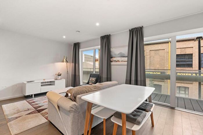 1 Bedroom Flat To Rent In York Way, Holloway, N7