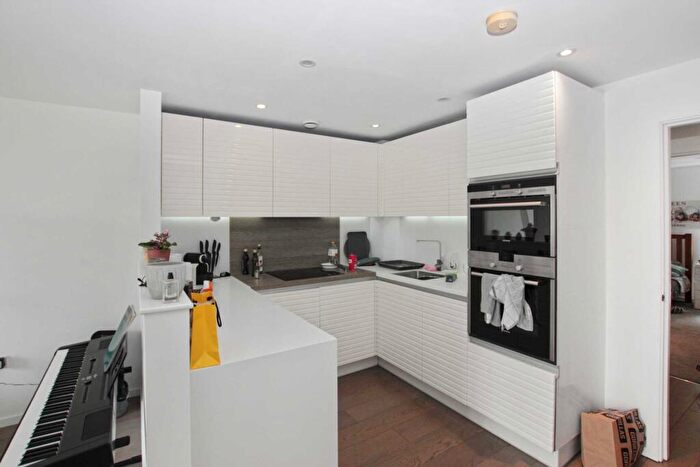 2 Bedroom Apartment To Rent In Central Street, London, EC1V