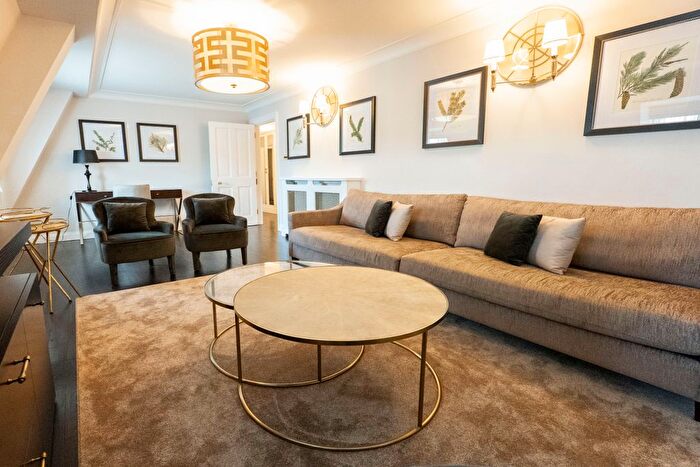 3 Bedroom Flat To Rent In Prince Of Wales Terrace, Kensington, London, W8