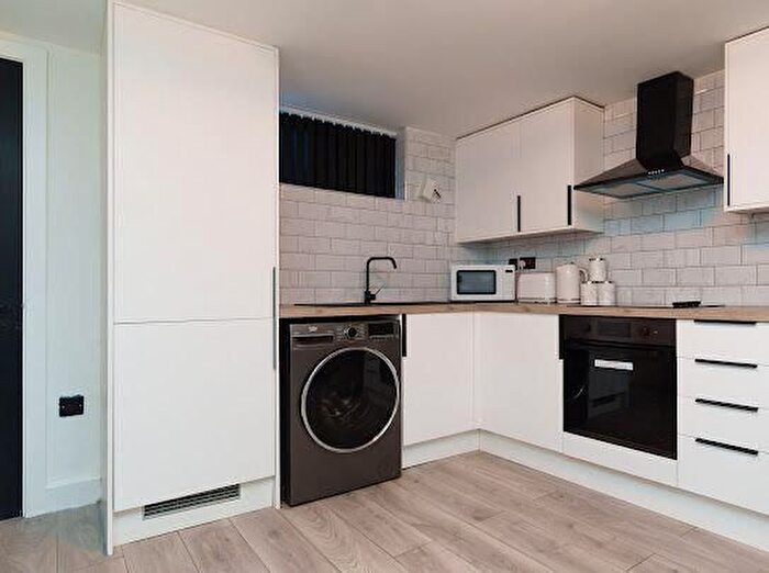 1 Bedroom Flat To Rent In Hamilton Avenue, Leeds, LS7