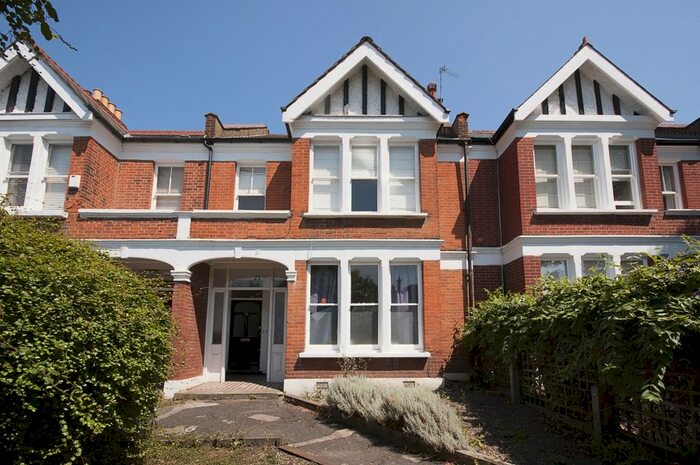 3 Bedroom Maisonette To Rent In Park Hill, London, SW4