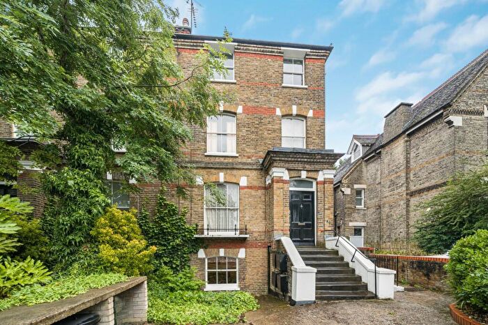 2 Bedroom Flat For Sale In Penn Road, Islington, London, N7